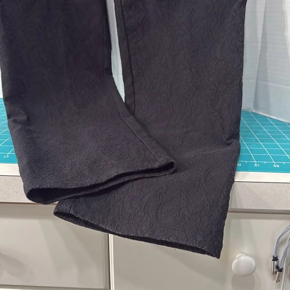 Gloria Vanderbilt Black Pants with Blk on Blk Tapestry Print Amanda Size 16 - Picture 5 of 10